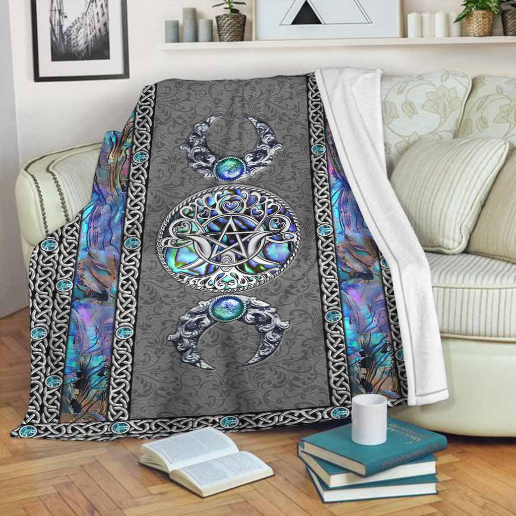 Mystery Spirit Triple Moon Witch Blanket With 3D Pattern Print