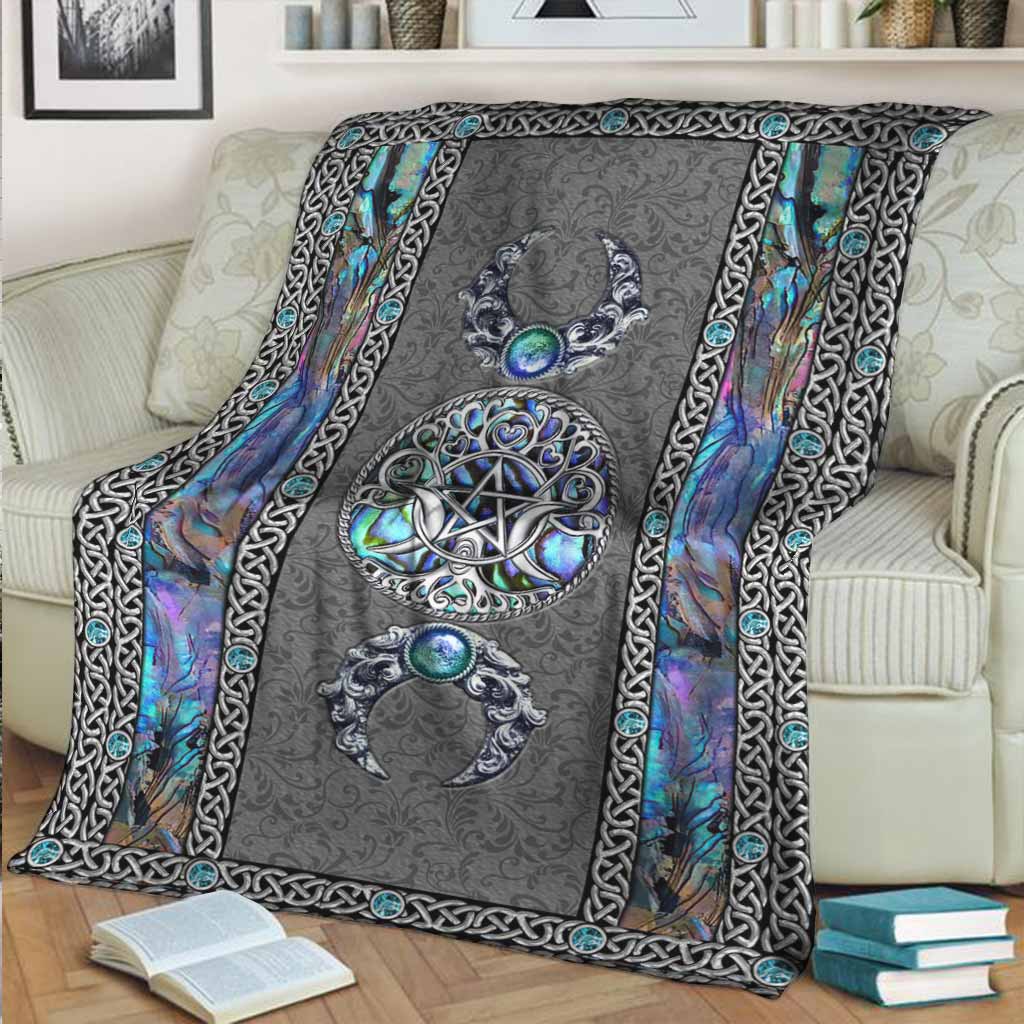 Mystery Spirit Triple Moon Witch Blanket With 3D Pattern Print