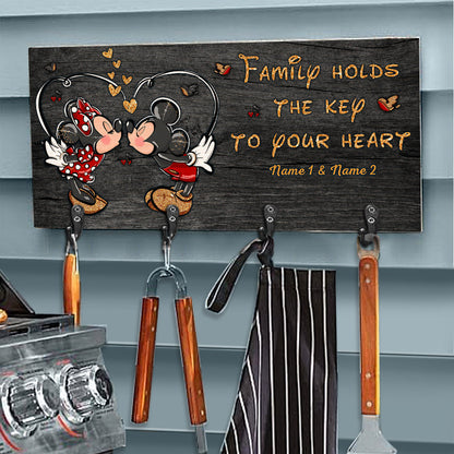 Family Holds The Key To Your Heart - Personalized Mouse Key Rack