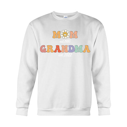 Mom And Grandma Est - Personalized Grandma T-shirt And Hoodie