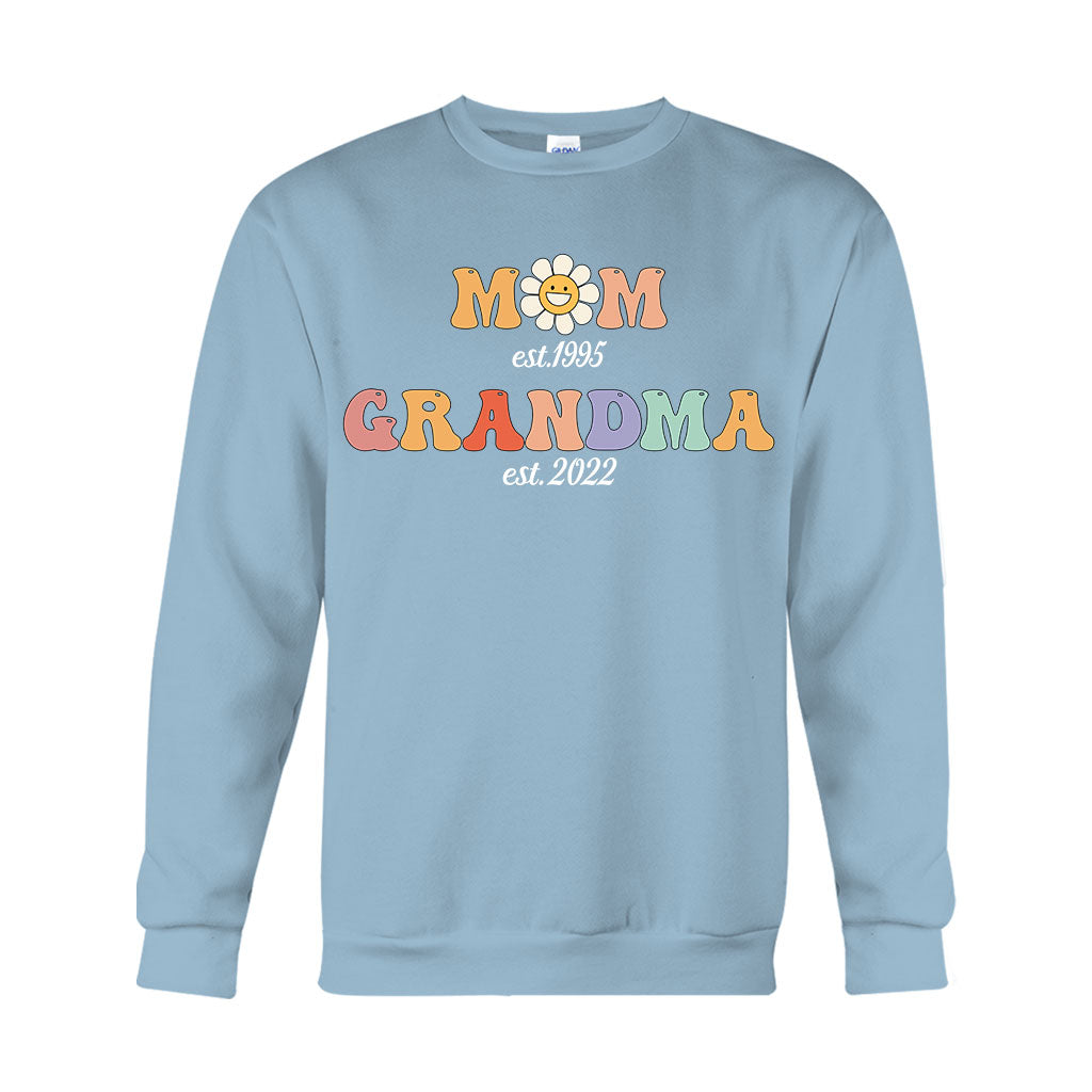 Mom And Grandma Est - Personalized Grandma T-shirt And Hoodie