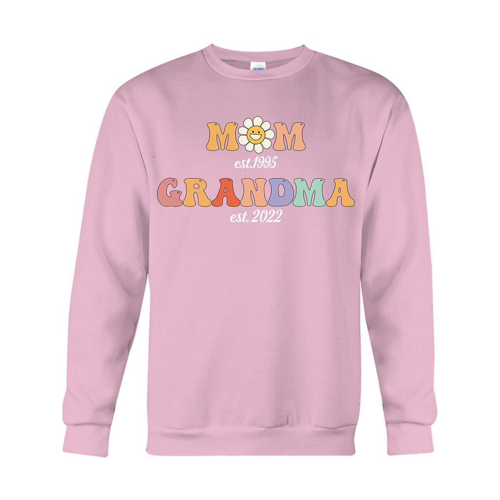 Mom And Grandma Est - Personalized Grandma T-shirt And Hoodie