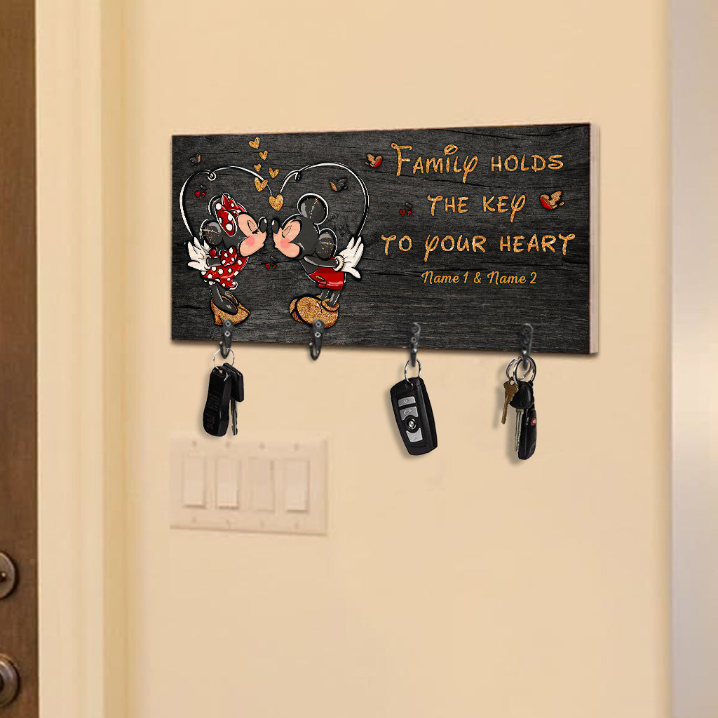 Family Holds The Key To Your Heart - Personalized Mouse Key Rack